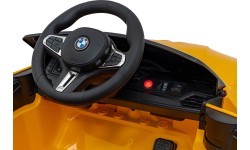 Elektromobilis BMW M4, geltonas