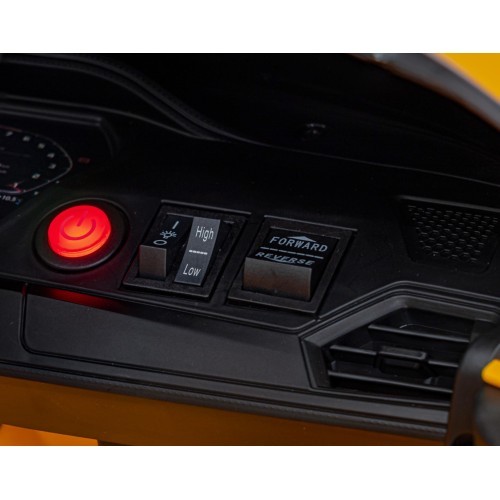 Elektromobilis BMW M4, geltonas