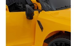 Vehicle BMW M4 Yellow