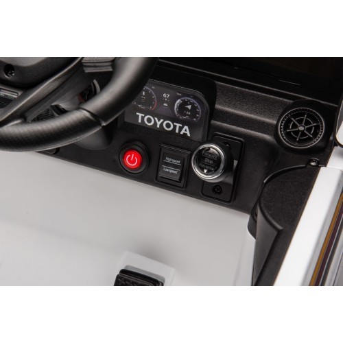 Vehicle Toyota Land Cruiser PRADO White