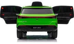 Электромобиль Mercedes Benz EQA 250, зелёный