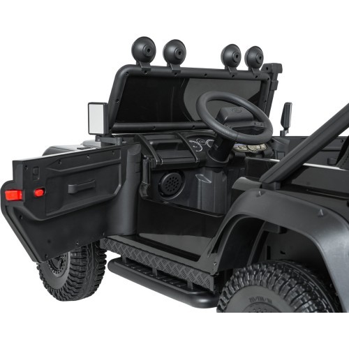 Elektromobilis Land Rover Defender 110 SVX Concept, juodas