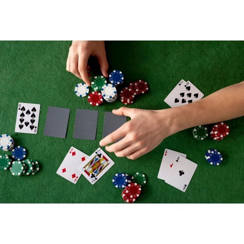 Набор для покера Blackjack, 500 фишек, 2 колоды карт, кости, игровой коврик, запирающийся кейс