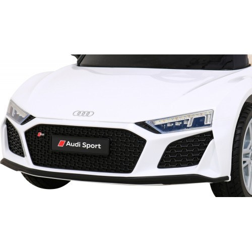 Vehicle Audi R8 LIFT White