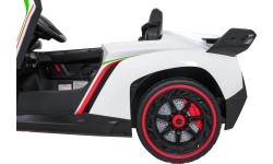 Elektromobilis Lamborghini Veneno, baltas