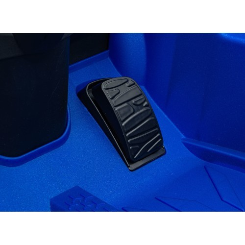 Электромобиль Lamborghini Revuelto, синий