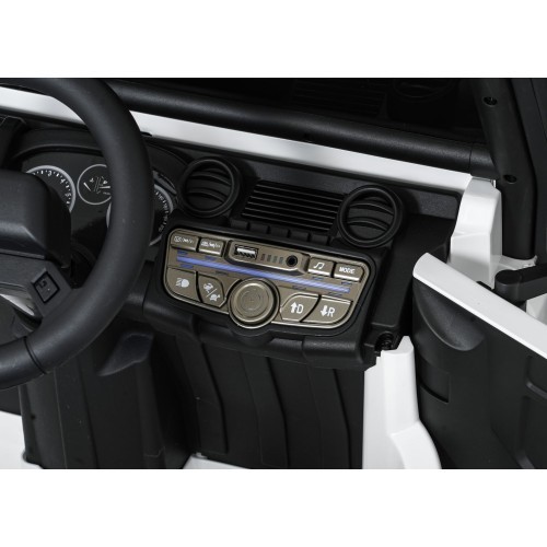 Land Rover Defender 110 SVX Concept elektromobilis baltas