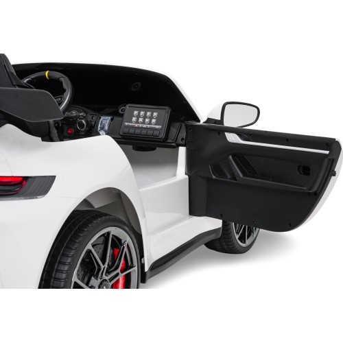 Vehicle Porsche 911 GT 3 White