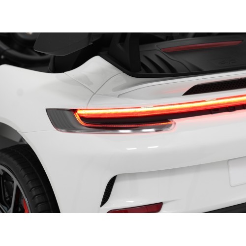 Vehicle Porsche 911 GT 3 White