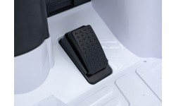 Elektromobilis RUF CTR3, baltas