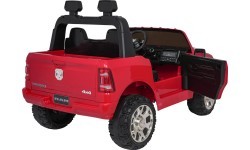 RAM 3500 raudonas elektromobilis