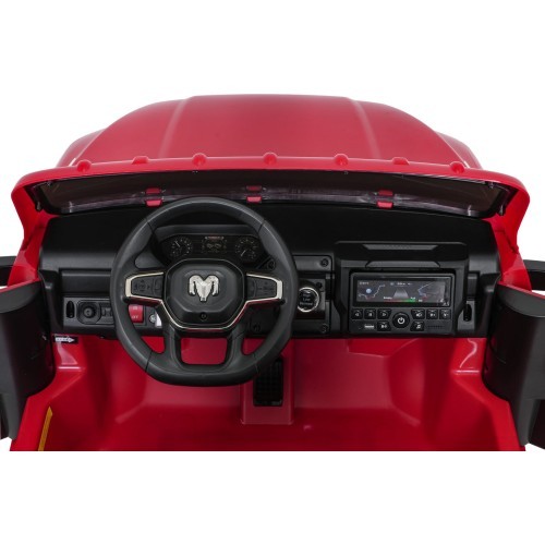 RAM 3500 raudonas elektromobilis