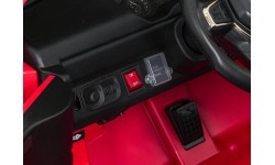 RAM 3500 raudonas elektromobilis