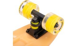 Tamsoje šviečiantis penny boardas su šviečiančiais ratukais WORKER Solosy C1 22″