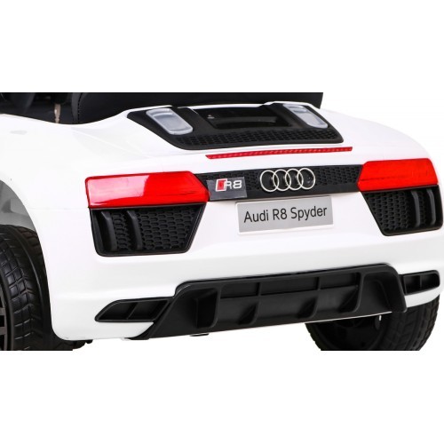 Электромобиль Audi R8, белый