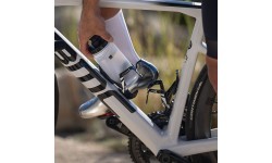 ELITE Custom RaceX bottle cage (black/red)