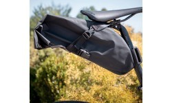 Krepšys po balneliu FORCE Adventure L // 5 L (juoda)