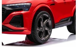 Elektromobilis Audi SQ8 raudonas