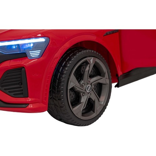 Elektromobilis Audi SQ8 raudonas