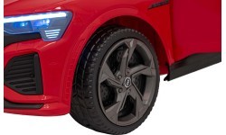 Elektromobilis Audi SQ8 raudonas