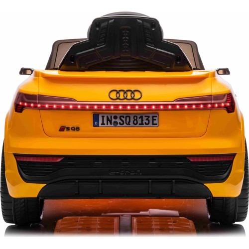 Elektromobilis Audi SQ8, geltonas