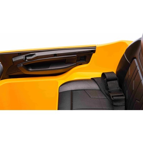 Elektromobilis Audi SQ8, geltonas