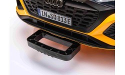 Электромобиль Audi SQ8, жёлтый