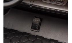 Электромобиль Porsche Taycan Turbo S, черный
