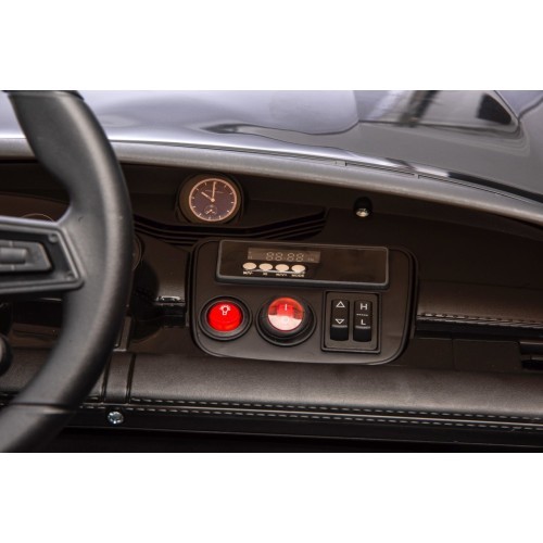Elektromobilis Porsche Taycan Turbo S, juodas