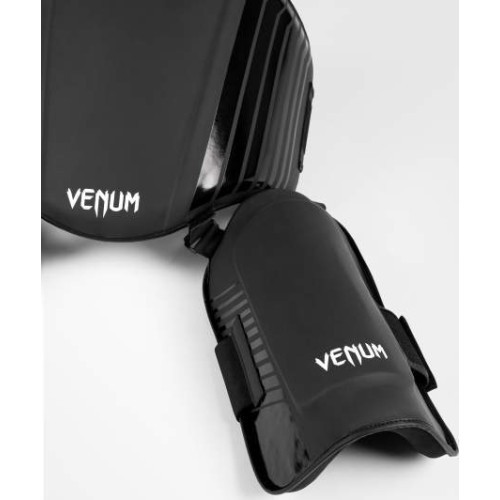 Venum Challenger pilvo ir kojų apsauga – juoda/balta