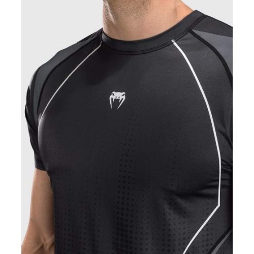 Футболка Venum Stealth Dry-Tech, чёрная/белая
