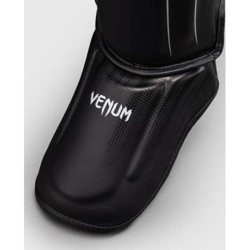 Защита голени Venum Stealth – черная/белая