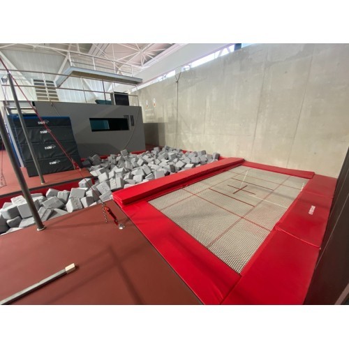 LARGE BUILT-IN TRAMPOLINE ONLY WITH 13x13mm NYLON BED - 426 x 213 cm (*)