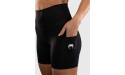 Venum Essential moteriški dviratininkų šortai, juodi