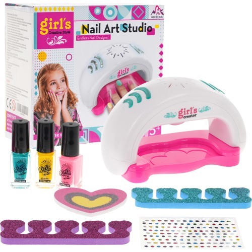 Nail art kit with accessories