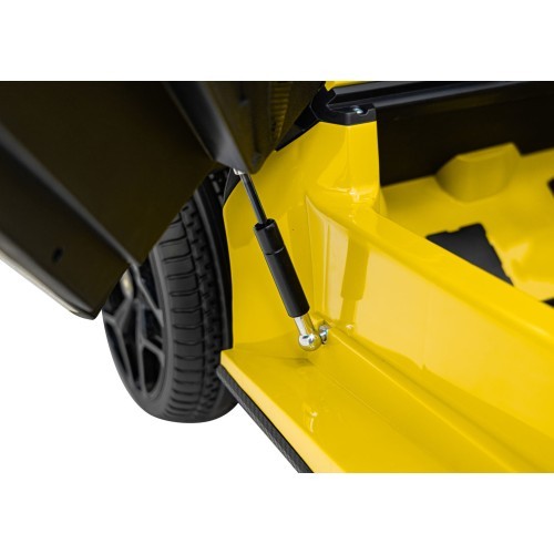 Электромобиль Lamborghini Revuelto XL, жёлтый