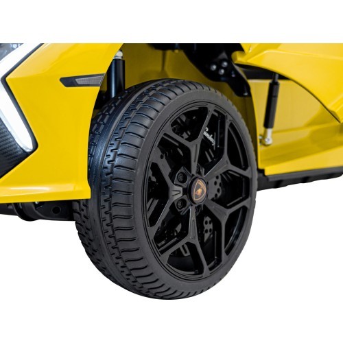 Электромобиль Lamborghini Revuelto XL, жёлтый
