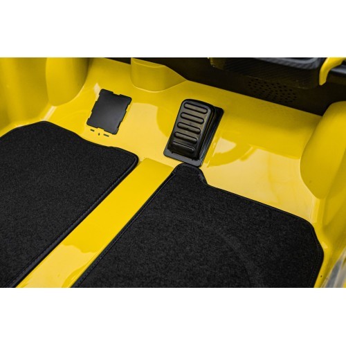 Электромобиль Lamborghini Revuelto XL, жёлтый