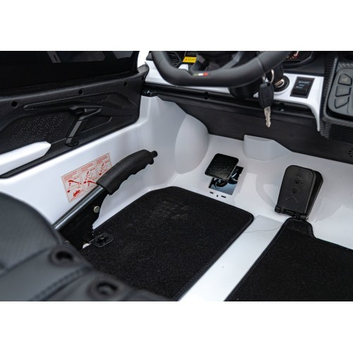 Lamborghini Revuelto XL STRONG baltas elektromobilis