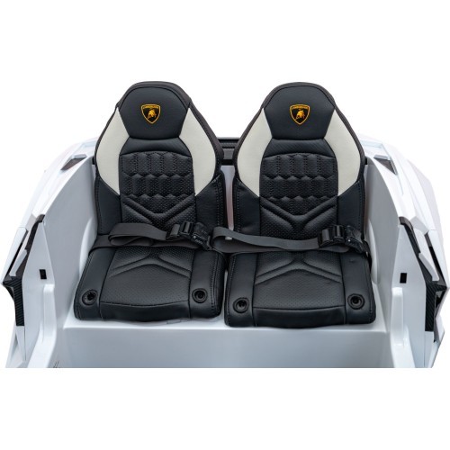 Lamborghini Revuelto XL STRONG White vehicle