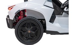 Lamborghini Revuelto XL STRONG White vehicle