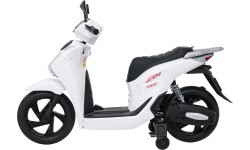 Vehicle Motor Scooter HONDA SH125I White