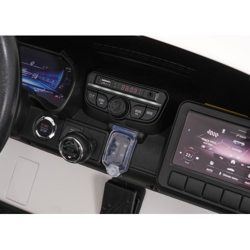 Elektromobilis Mercedes Benz GT63 AMG baltas