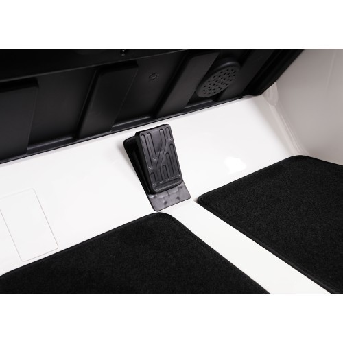 Elektromobilis Mercedes Benz GT63 AMG baltas