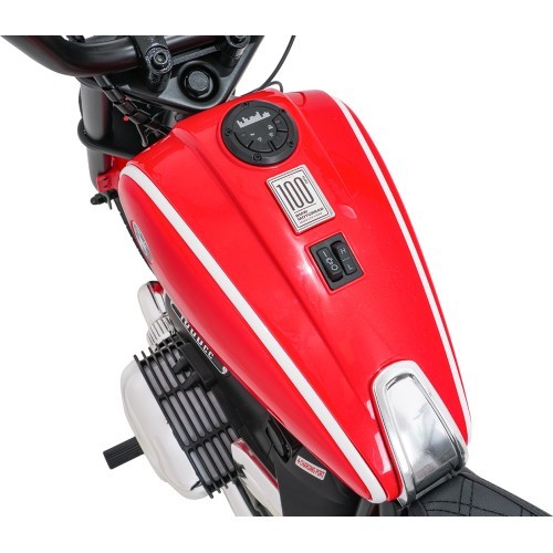 Электромотоцикл BMW R18, красный