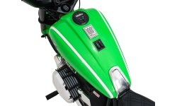 Elektrinis motociklas BMW R18, žalias
