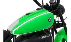 Elektrinis motociklas BMW R18, žalias