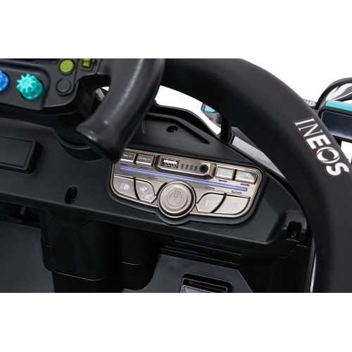 AMG PETRONAS F1 juodas lenktyninis automobilis, vaikiškas elektromobilis
