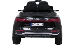 Электромобиль Audi SQ8, черный