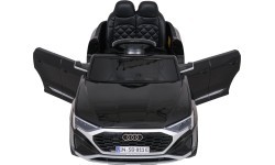 Электромобиль Audi SQ8, черный